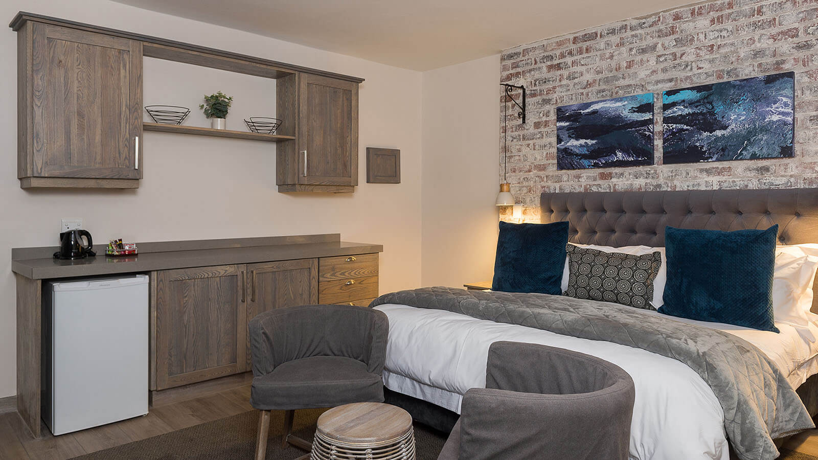 Five Bedroom Manor with Splash Pool