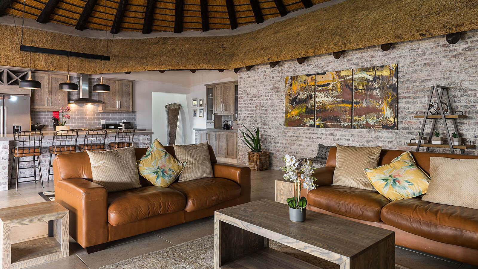 Five Bedroom Manor with Splash Pool