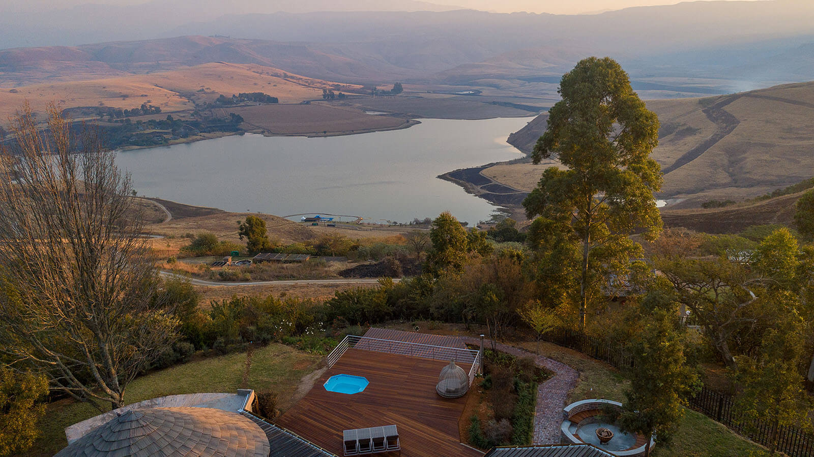 Five Bedroom Manor with Splash Pool