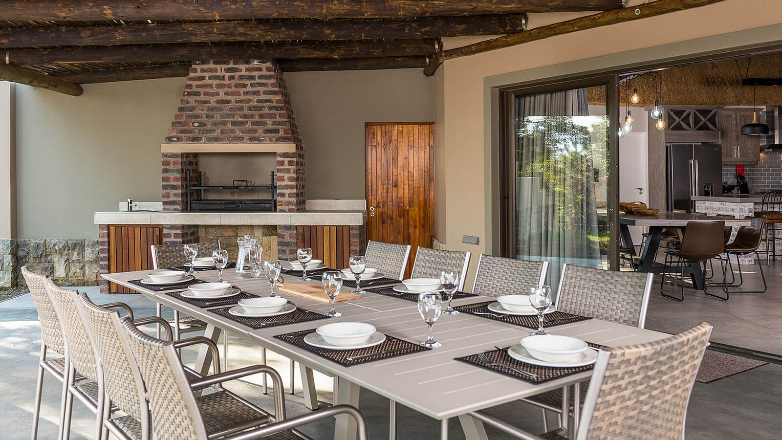 Five Bedroom Manor with Splash Pool