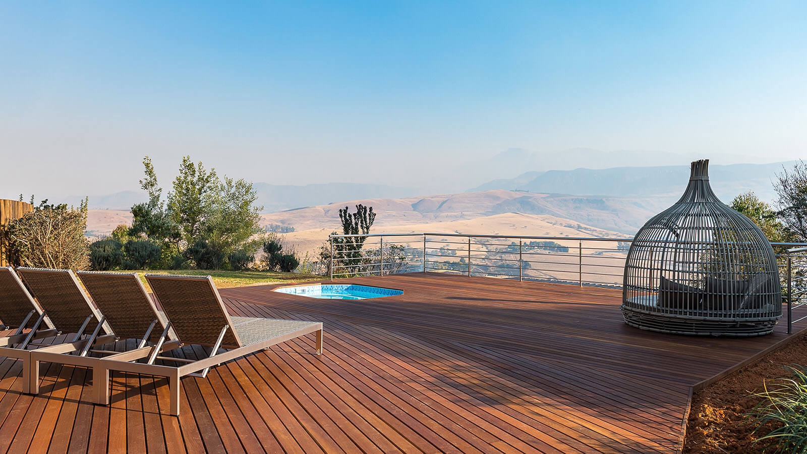 Five Bedroom Manor with Splash Pool